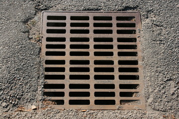 bouche d'&eacute;gout ou regard d'&eacute;gout