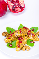 Paniertes Hähnchenbrust mit Granatapfel