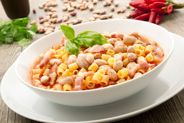pasta con fagioli e pancetta