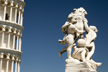 Fototapeta na wymiar Statua in marmo piazza dei Miracoli, Pisa