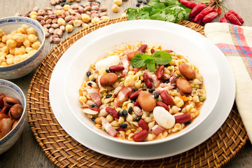 minestra di legumi misti