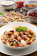 minestra di legumi misti