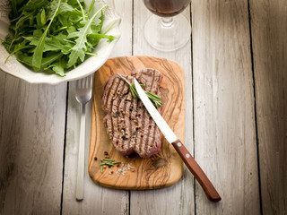 grilled tenderloin with arugula salad