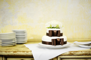 Naklejka na ściany i meble Delicious white and brown wedding cake