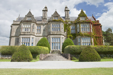 Fototapeta na wymiar Muckross House w Killarney National Park - Irlandia.