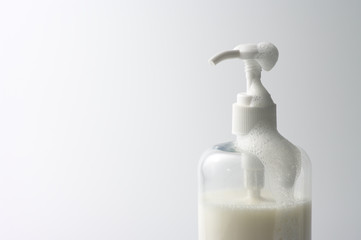 Lathery liquid soap dispenser