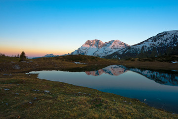 Fototapeta na wymiar Alpejskie jezioro Casera Razzo