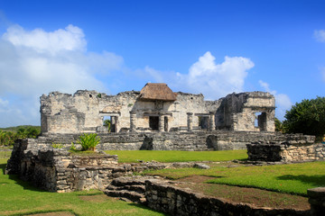 Fototapeta na wymiar Starożytne ruiny Majów Tulum Meksyk Quintana Roo