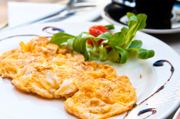 omelet with ham tomato