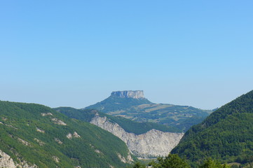 Fototapeta na wymiar góry kamień bismantova Castelnuovo Apeninów