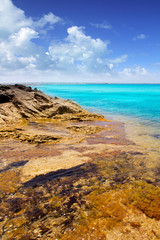 Fototapeta na wymiar Formentera Illetas skalista wyspa shore turkus