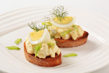 Toasted bread and egg spread