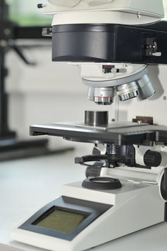 Analyse - Mikroskop - Qualitätsprüfung