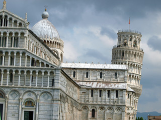 Fototapeta premium Pisa - Leaning Tower and Duomo in the Piazza dei Miracoli