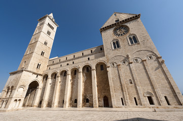 Fototapeta na wymiar Trani (Apulia, Włochy) - Średniowieczna katedra