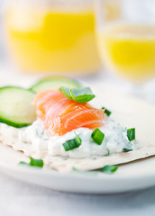 Crispbread with quark and smoked salmon