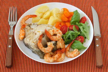 Boiled fish with shrimps and vegetables