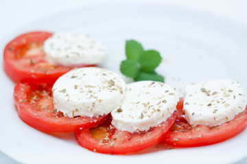 Ensalada de tomate y queso mozarella