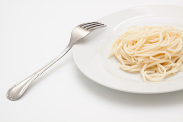 Espaguetis solos con fondo blanco - 34711422
