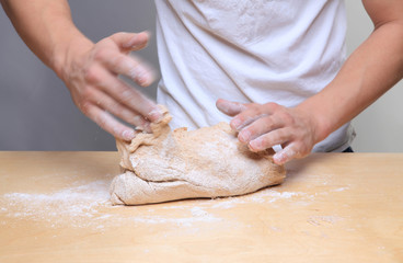 teigkneten bäcker handwerk lebensmittel