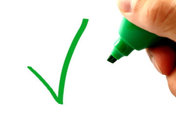 Hand mit grünem Stift - Zustimmung