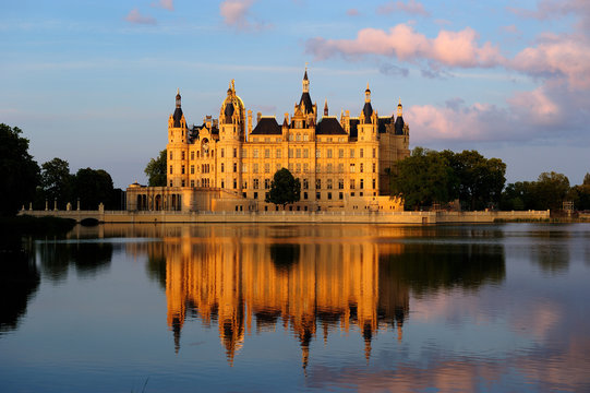 Schweriner Schloss am Abend