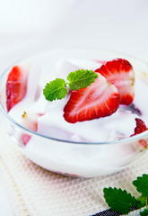 Srawberries with yogurt