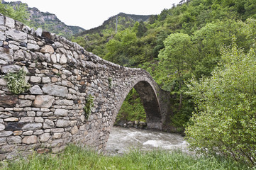 Fototapeta na wymiar Romański most w la Margineda, Andora