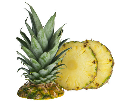 Ananass mit zwei stehenden Scheiben