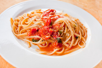 spaghetti with spicy tomato sauce