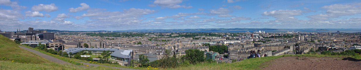 Fototapeta na wymiar Panorama von Edinburgh