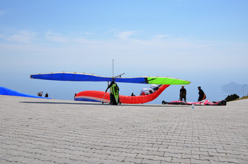 paragliders on ramp