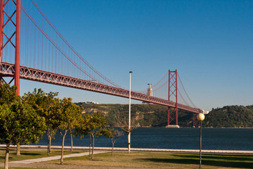 Fototapeta na wymiar Most 25 kwietnia w Lizbonie