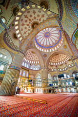 Fototapeta na wymiar Niebieski Meczet wnętrz