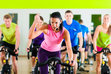 Spinning im Fitnessstudio