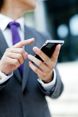 スマートフォン 男性 メンズ 若い ビジネスマン ビジネスシーン