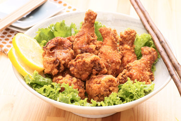 鶏の唐揚げ（モモ肉・手羽元）