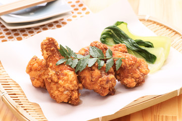 鶏の唐揚げ（手羽元）