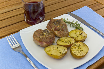 Plato de osobuco con patatas