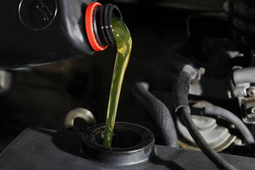 Mantenimiento de coche - agregar aceite