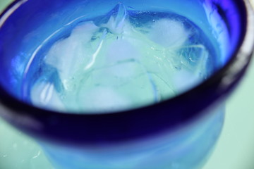 水