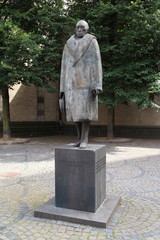 Köln, Adenauer Statue an St. Apostel
