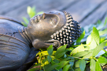 Buddha liegend in der Sonne