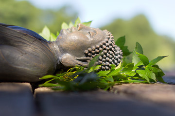 Buddha liegend in der Sonne