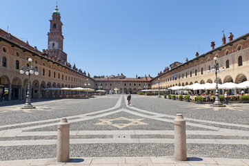 Vigevano, Piazza Ducale
