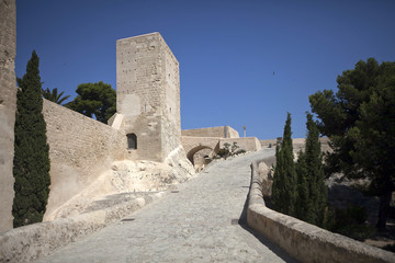 Fototapeta na wymiar Zamek Santa Barbara w Alicante.