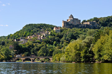 Fototapeta na wymiar Wspaniały widok na rzece Dordogne i zamek Castelnaud