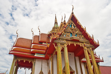 Fototapeta na wymiar Golden Thailand Temple and Blue Sky