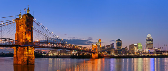 Cincinnati skyline panorama. - obrazy, fototapety, plakaty