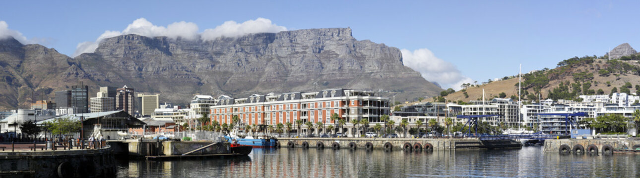Harbour and Table Mountain in Cape Town